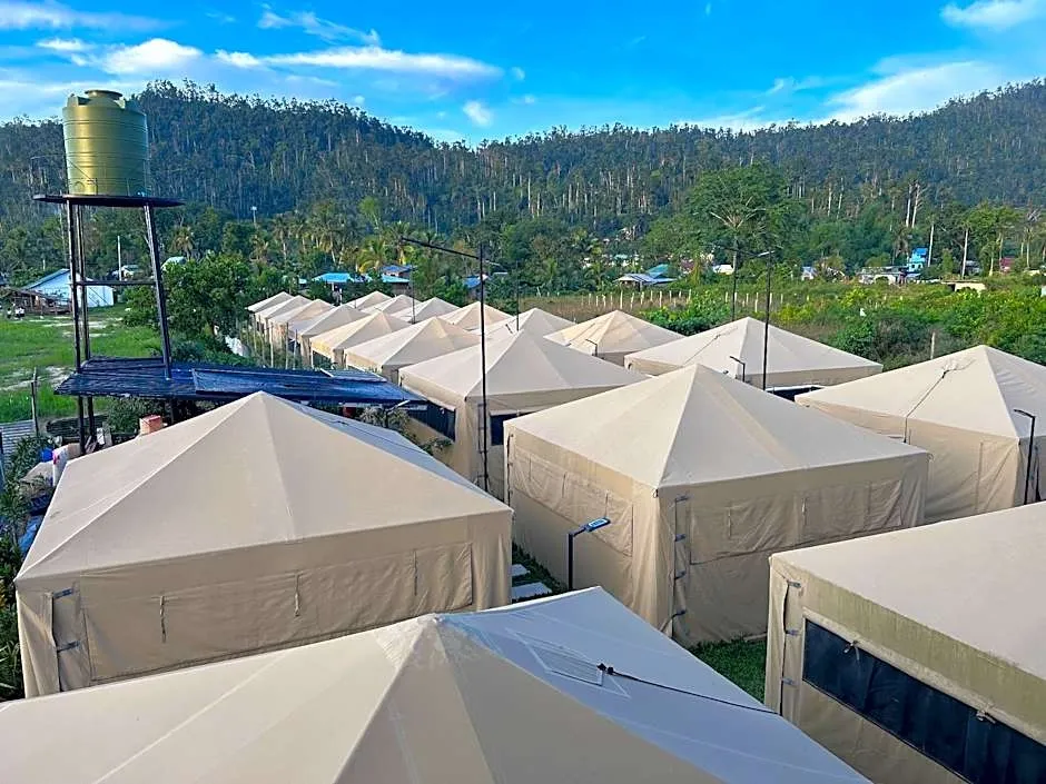 Outdoor dining and social spaces